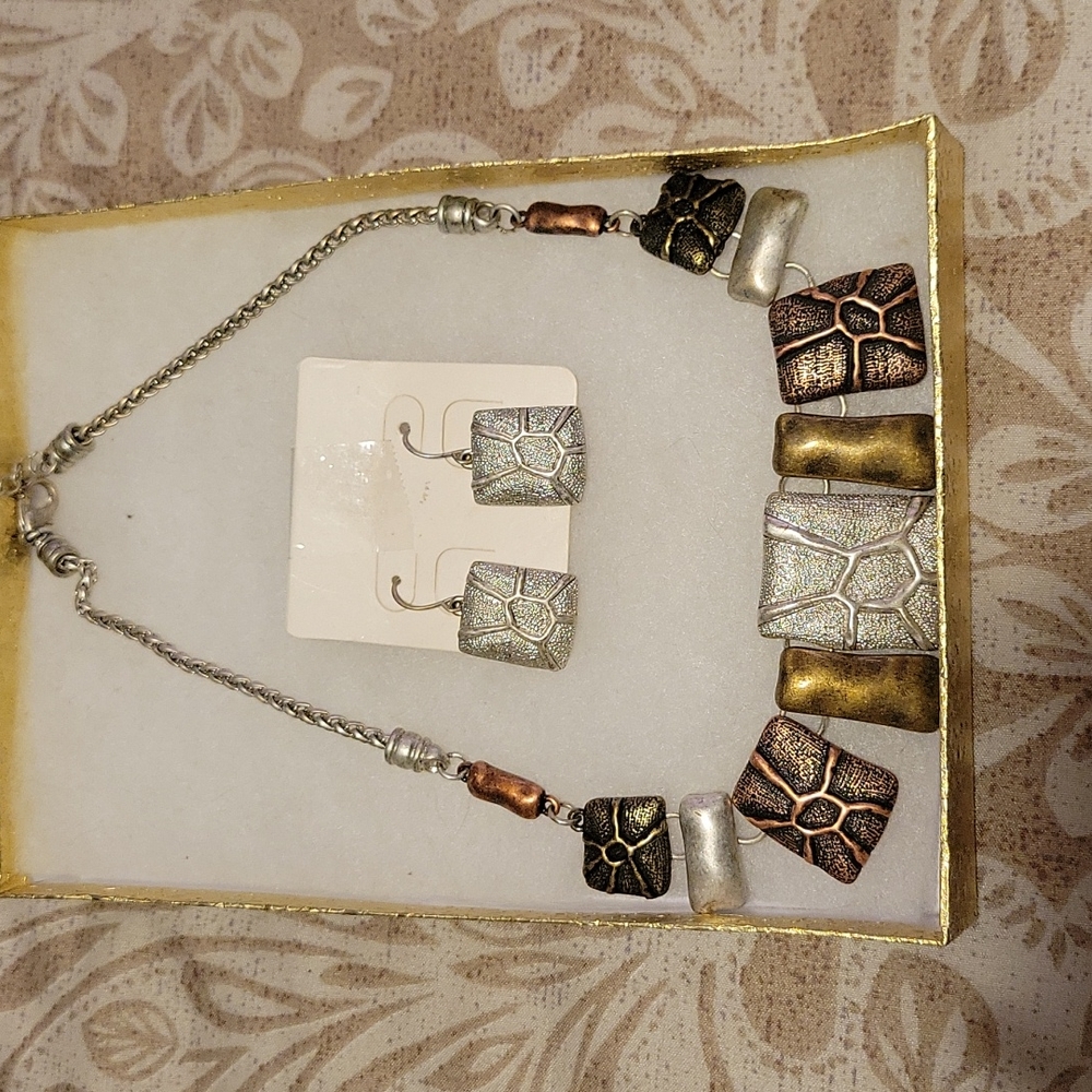 Earrings and necklace set